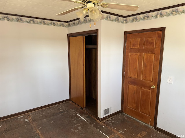 unfurnished bedroom with visible vents, ornamental molding, a closet, baseboards, and ceiling fan