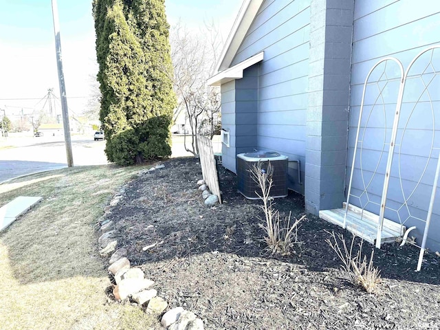 view of yard featuring central AC unit