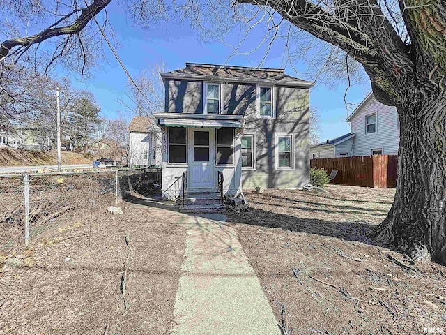 traditional-style home featuring fence