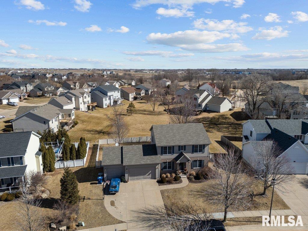 drone / aerial view featuring a residential view