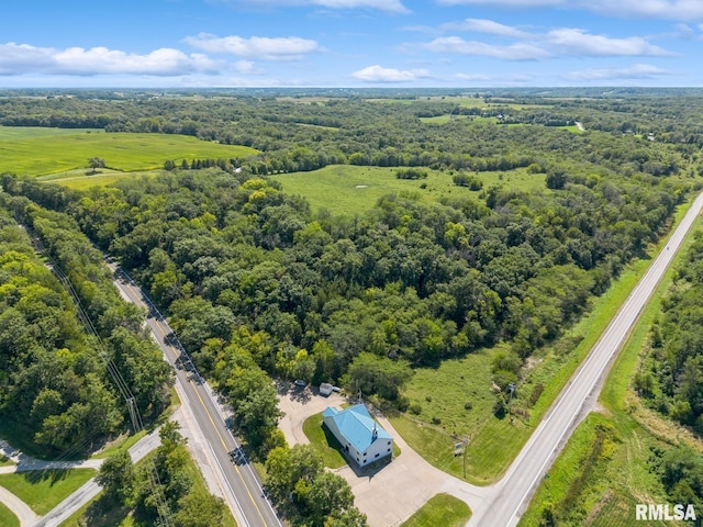 bird's eye view featuring a wooded view