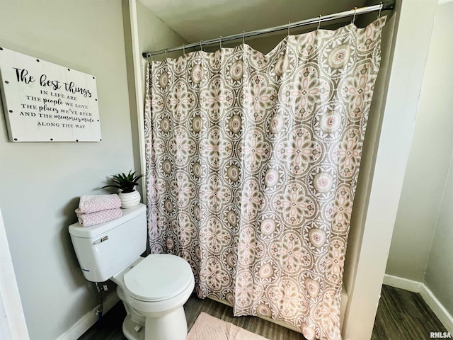 full bath with curtained shower, baseboards, toilet, and wood finished floors