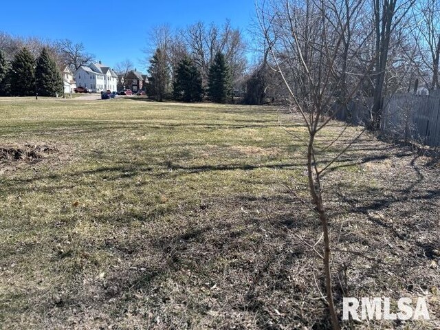 243 12th Ave, Moline, IL 61265