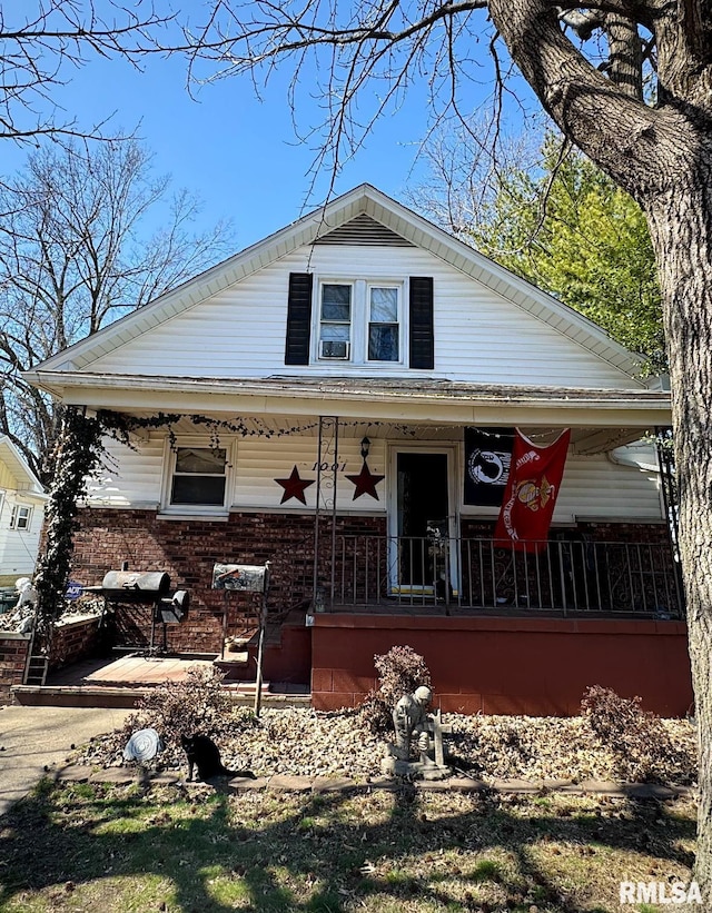 1001 S 14th St, Herrin, IL 62948 - bungalow-style home with brick siding and a porch