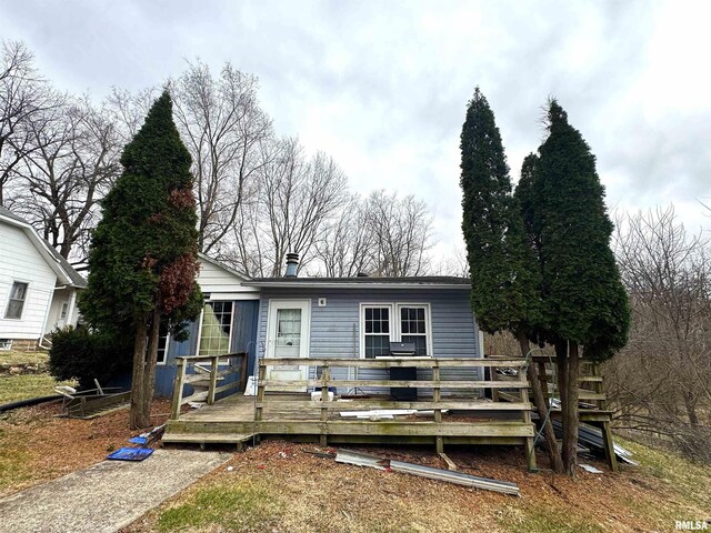 502 E 2nd St, Maquon, IL 61458 - view of front of property with a deck