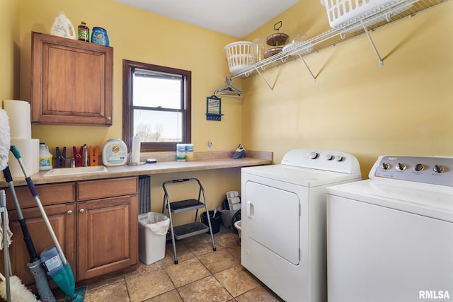 922 W Scott St, Eldridge, IA 52748 - clothes washing area featuring independent washer and dryer, a sink, and cabinet space