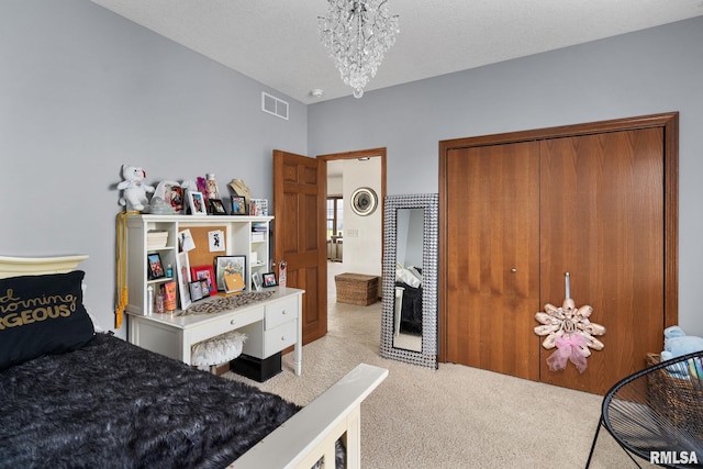 922 W Scott St, Eldridge, IA 52748 - bedroom with a closet, a textured ceiling, visible vents, light carpet, and an inviting chandelier
