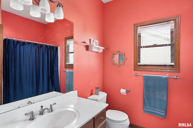 922 W Scott St, Eldridge, IA 52748 - full bathroom with toilet, vanity, and curtained shower