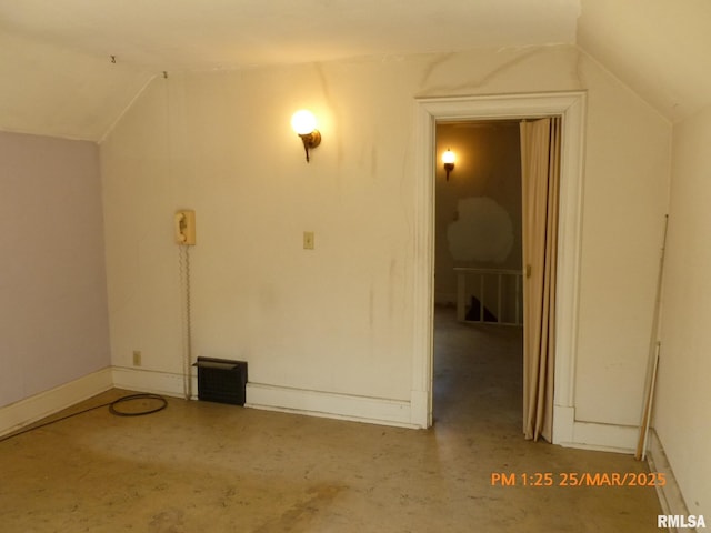145 6th Ave, Moline, IL 61265 - bonus room with vaulted ceiling