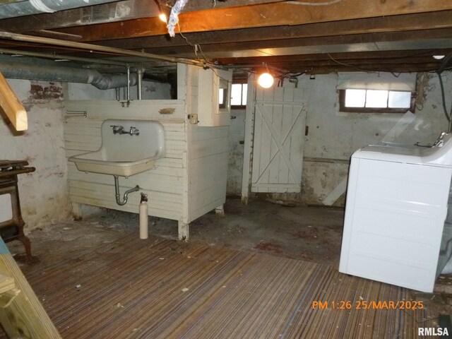 145 6th Ave, Moline, IL 61265 - below grade area with washer / dryer and a sink