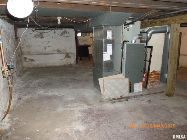 145 6th Ave, Moline, IL 61265 - unfinished basement with heating unit