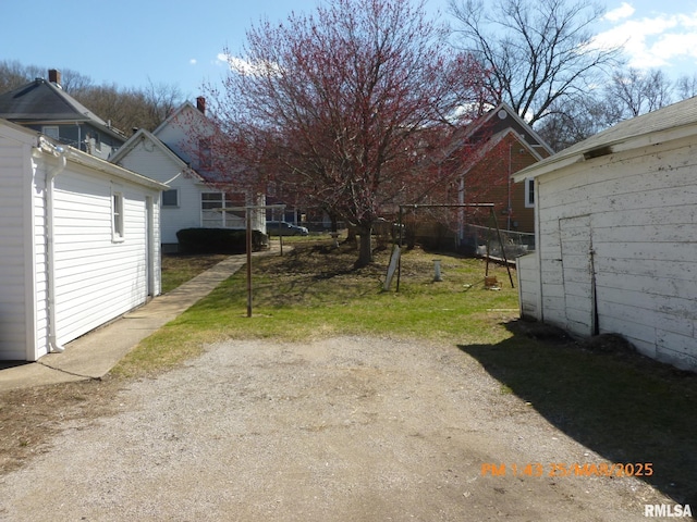 145 6th Ave, Moline, IL 61265 - view of yard