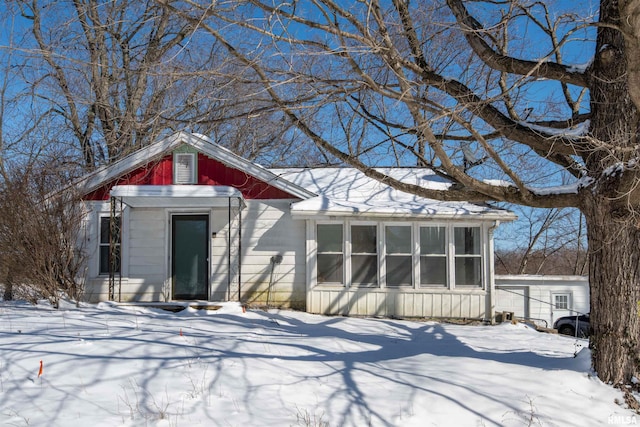 1565 US Highway 51 S, Anna, IL 62906 - view of front of property with a sunroom