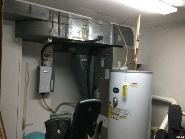 5453 Cherokee Ln, Carbondale, IL 62901 - utilities with water heater