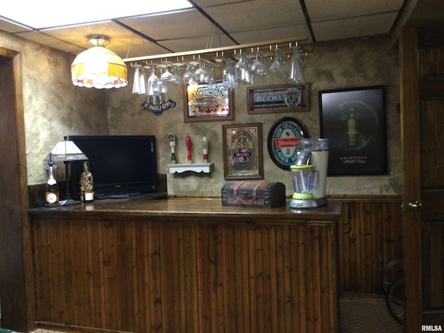 5453 Cherokee Ln, Carbondale, IL 62901 - bar with a paneled ceiling and bar area