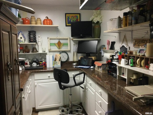5453 Cherokee Ln, Carbondale, IL 62901 - office with wallpapered walls