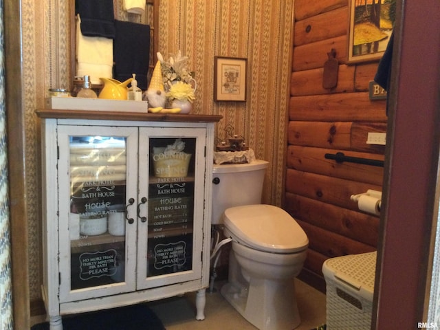 5453 Cherokee Ln, Carbondale, IL 62901 - bathroom featuring toilet and log walls