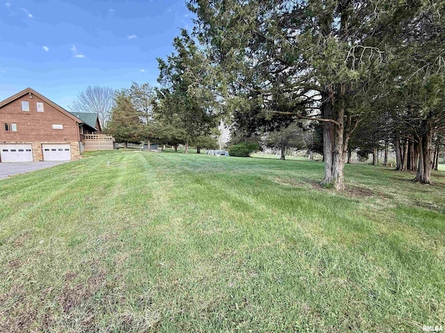 5453 Cherokee Ln, Carbondale, IL 62901 - view of yard featuring aphalt driveway