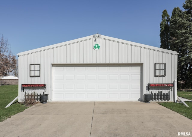 view of detached garage