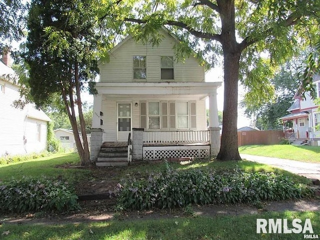 2349 W 2nd St, Davenport, IA 52802 - view of front facade featuring a porch