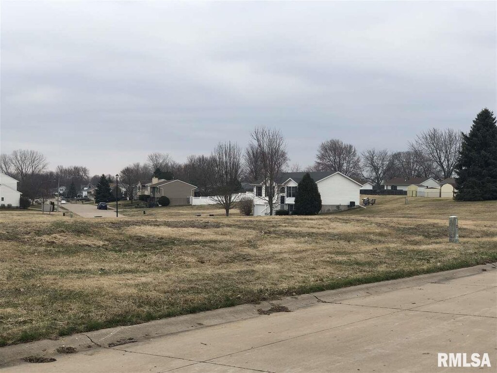 4413 Michigan Ave, Davenport, IA 52802
