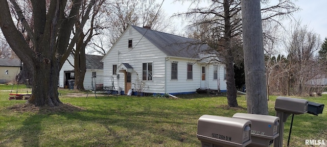 18304 W 206th St, Buffalo Prairie, IL 61237 - bungalow-style home with roof with shingles and a front yard