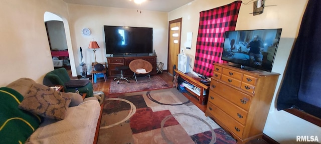 18304 W 206th St, Buffalo Prairie, IL 61237 - living room featuring wood finished floors and arched walkways