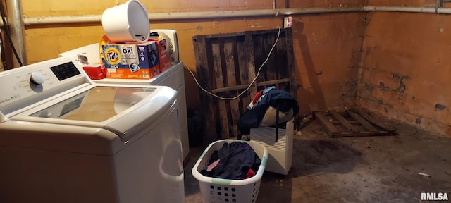 18304 W 206th St, Buffalo Prairie, IL 61237 - washroom featuring independent washer and dryer and laundry area