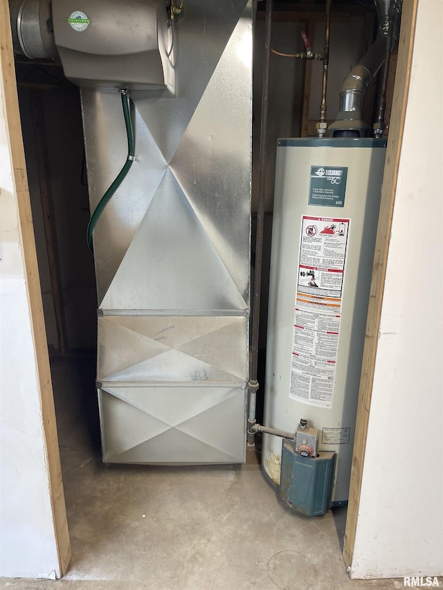 1725 Elmwood Ln, Bettendorf, IA 52722 - utilities with water heater