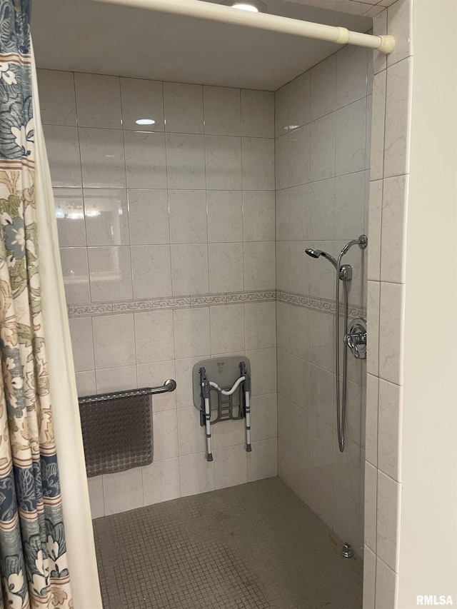 5833 Taylor St, Davenport, IA 52806 - full bathroom featuring a tile shower