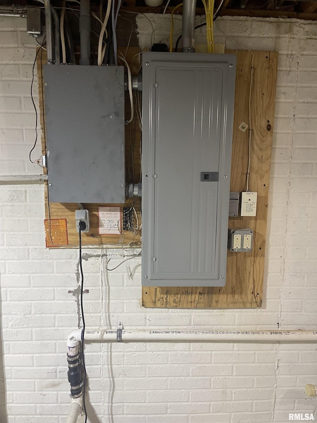 5833 Taylor St, Davenport, IA 52806 - utilities with electric panel