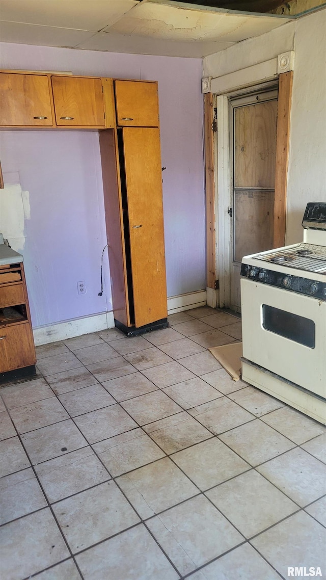 1306 Davie St, Davenport, IA 52804 - kitchen with white range oven and light tile patterned floors