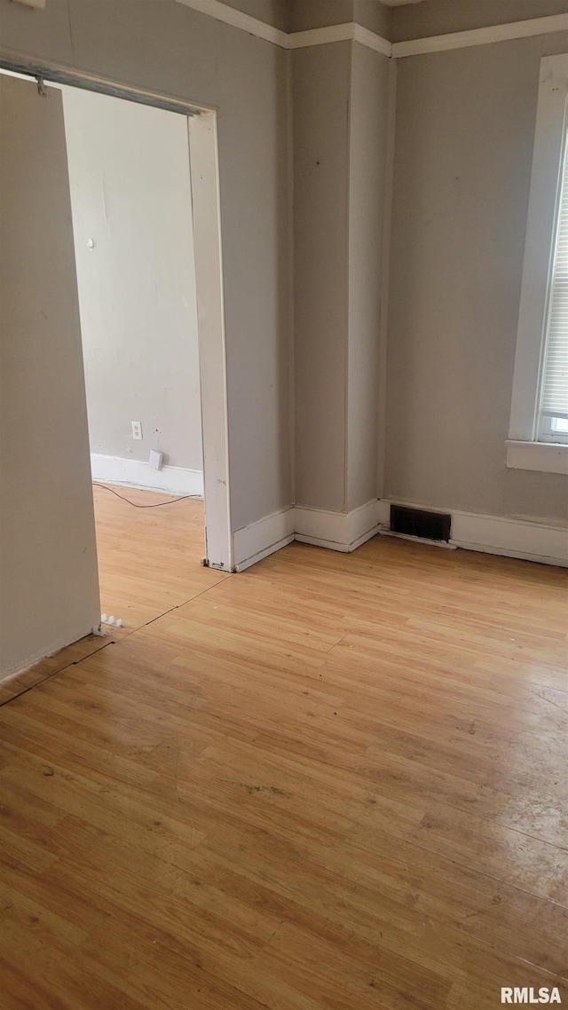 1306 Davie St, Davenport, IA 52804 - unfurnished room with light wood-type flooring