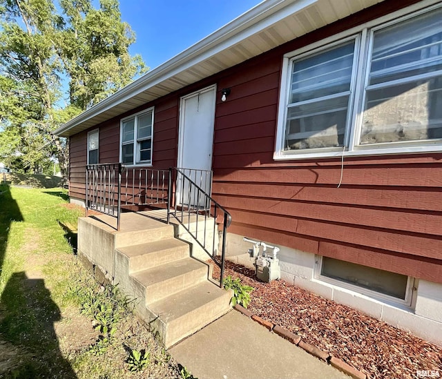 715 31st Ave, Rock Island, IL 61201 - doorway to property with a lawn
