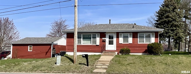 715 31st Ave, Rock Island, IL 61201 - bungalow-style home with a front lawn