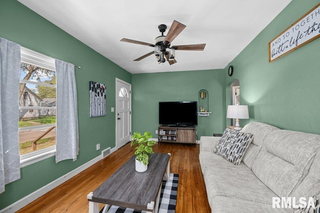 1117 S Ohio Ave, Davenport, IA 52802 - living area with wood finished floors, baseboards, a ceiling fan, and visible vents