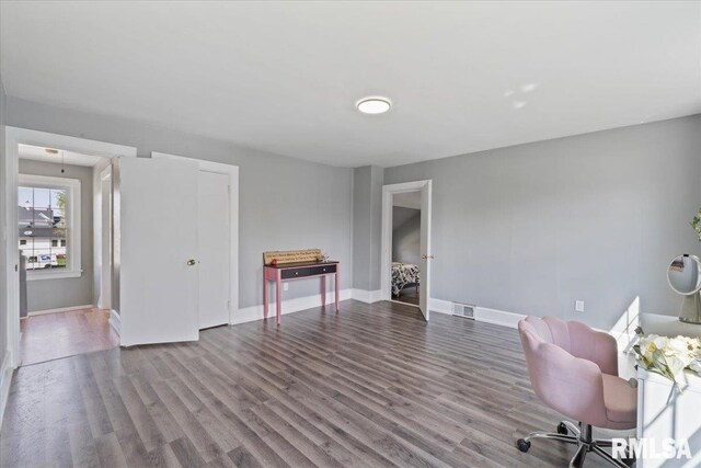 608 S Oakwood Ave, Geneseo, IL 61254 - office featuring wood finished floors and baseboards