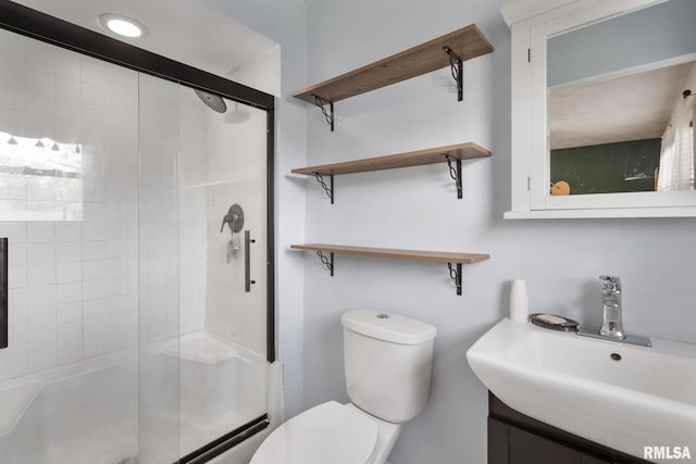 2149 W 30th St, Davenport, IA 52804 - full bath featuring tiled shower and vanity