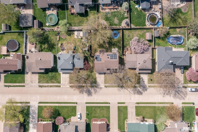 2149 W 30th St, Davenport, IA 52804 - aerial view of property and surrounding area with nearby suburban area