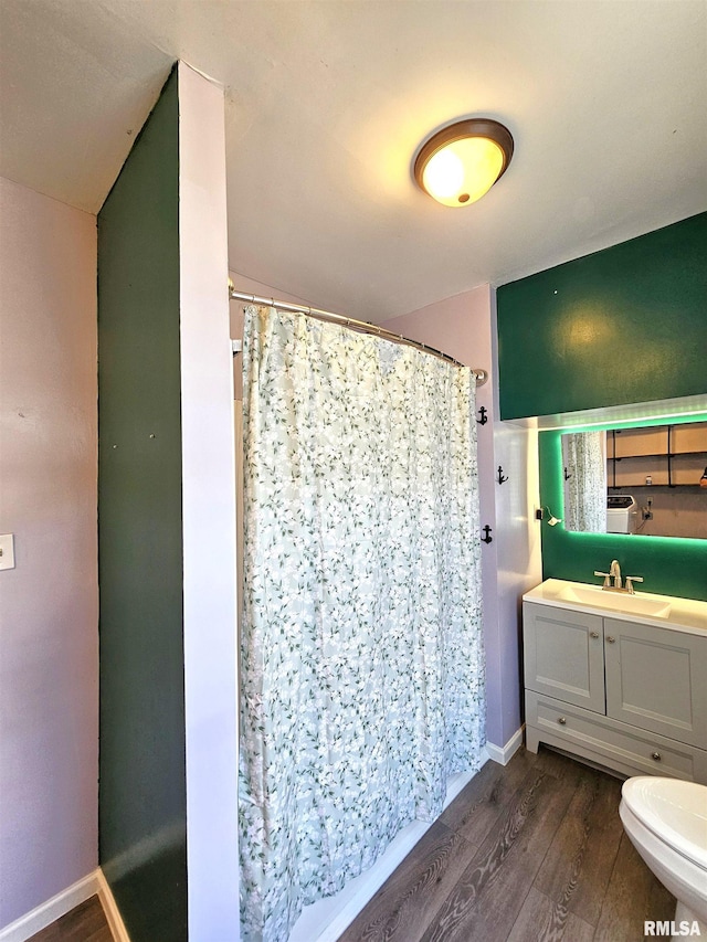 1731 W 5th St, Davenport, IA 52802 - bathroom with wood finished floors, vanity, a shower with curtain, and baseboards