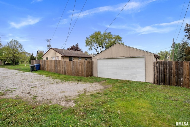 1925 N Fairmount St, Davenport, IA 52804 - detached garage with fence