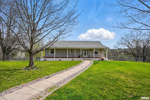 view of front of house featuring fence, a porch, and a front lawn