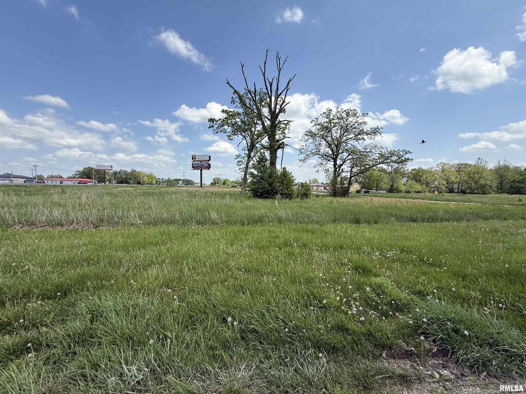 001 Clark St, Carterville, IL 62918