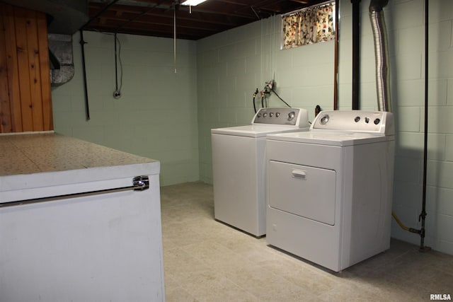 2107 W 38th Pl, Davenport, IA 52806 - laundry area with laundry area, concrete block wall, and washing machine and clothes dryer