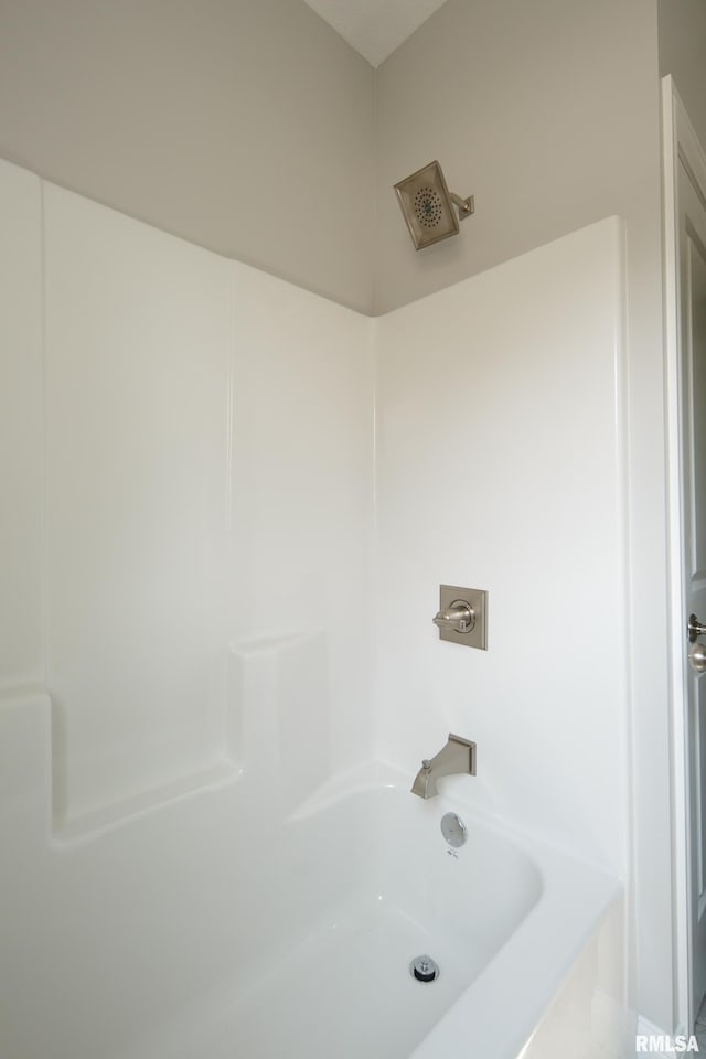 5120 Pandit Dr, Bettendorf, IA 52722 - view of bathroom