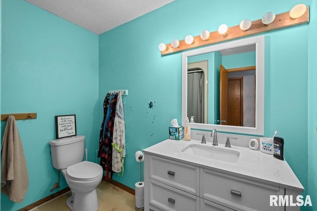 bathroom featuring vanity, a textured ceiling, a shower with shower curtain, and toilet