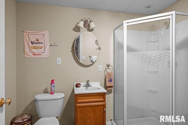 full bathroom featuring toilet, a shower stall, and vanity