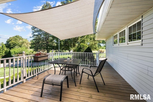 deck with outdoor dining space