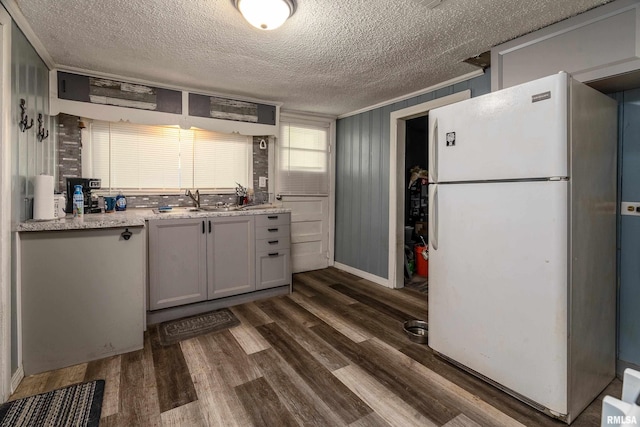 510 W Idaho Ave, Carterville, IL 62918 - kitchen featuring freestanding refrigerator, dark wood-style flooring, a textured ceiling, gray cabinets, and a sink