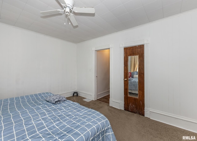 bedroom with carpet flooring, crown molding, and ceiling fan